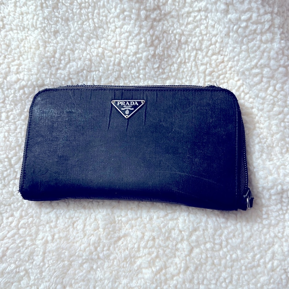 PRADA ZIPPY WALLET luxury item
